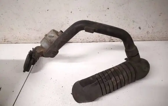 Volkswagen PASSAT B5 Air intake hose/pipe 8D0129615C