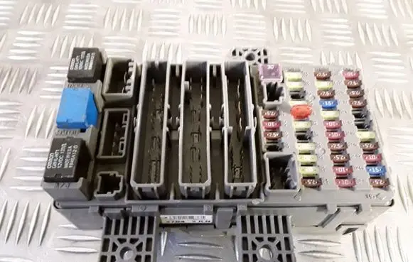 Honda Civic Fuse module 37842RN 2RN097YA SGME013