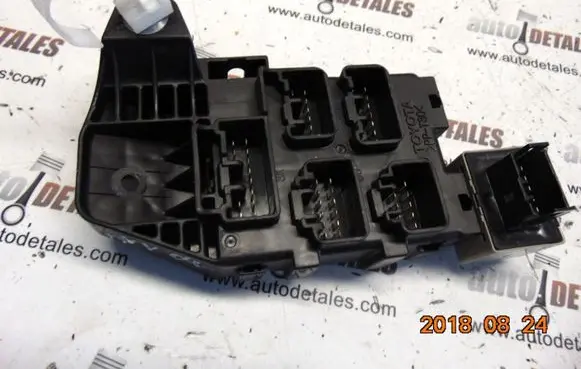 Toyota Avensis Verso Fuse module