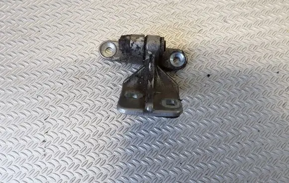 Mercedes-Benz C W203 Rear door lower hinge