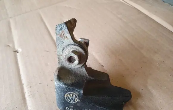 Volkswagen PASSAT B3 Gear shifter/selector 357711188A