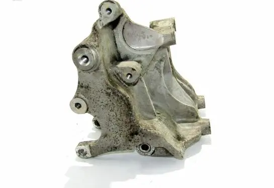 Hyundai Santa Fe Power steering pump mounting bracket Nra