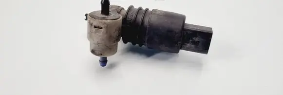 Volkswagen PASSAT B5 Windscreen/windshield washer pump