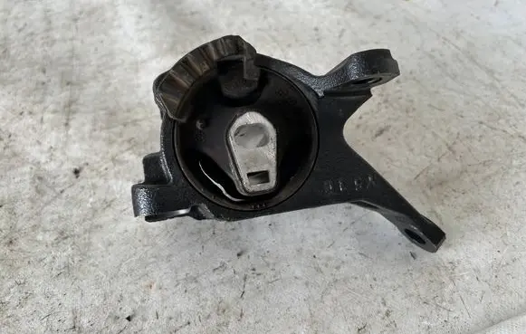 Mazda 6 Engine mount vacuum valve 
