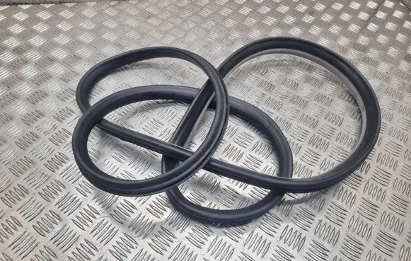 Audi A4 S4 B5 8D Front door rubber seal 