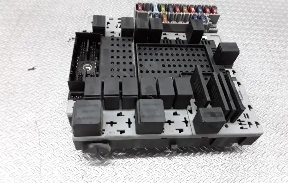 Volvo V70 Fuse module 8676286