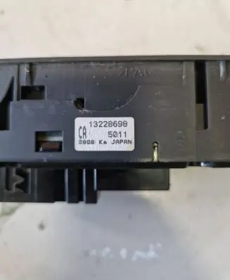 Opel Zafira B Electric window control switch 13228698 5011