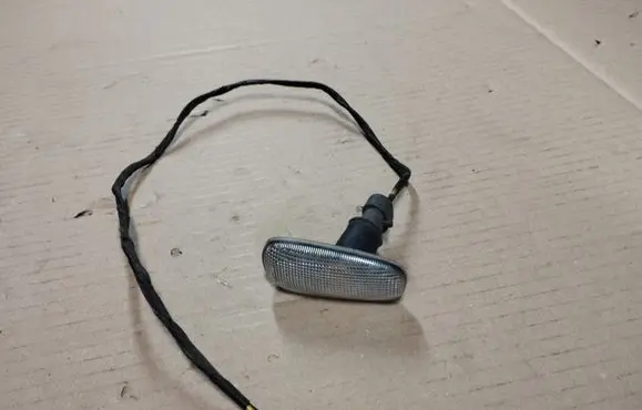 Chrysler Pacifica Front fender indicator light