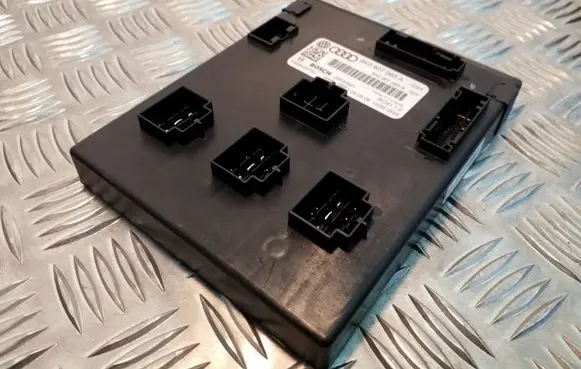 Audi A4 S4 B8 8K Comfort/convenience module 8K0907063A