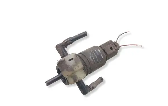 Volkswagen PASSAT B5 Windscreen/windshield washer pump 