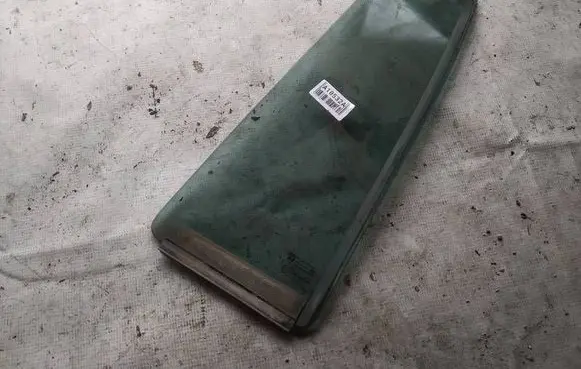 Opel Zafira A Rear vent window glass as3