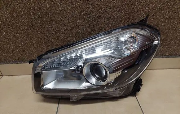 Nissan Qashqai Headlight/headlamp 26060