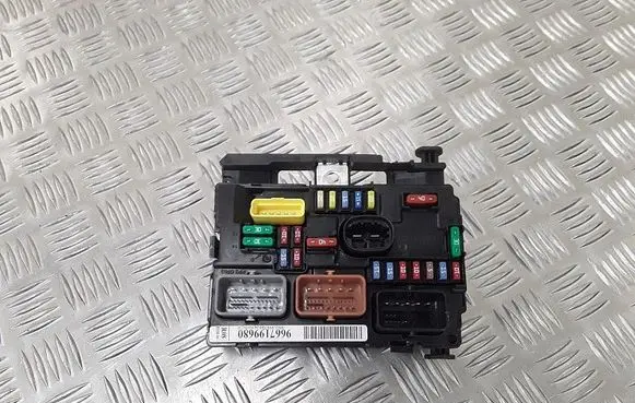Citroen DS3 Fuse module 9667199680