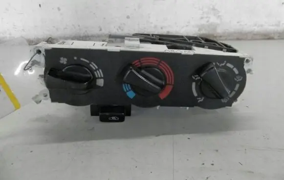 Nissan Primera Air conditioning/heating control unit 
