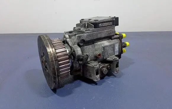 Audi A4 S4 B6 8E 8H Fuel injection high pressure pump 059130106J