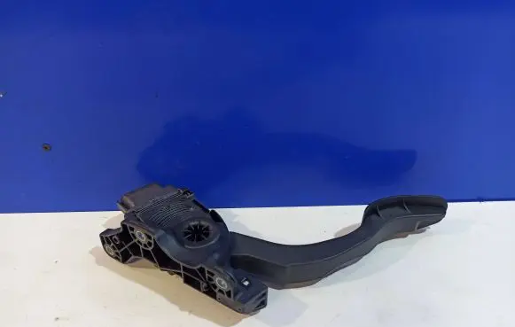 Volvo V60 Accelerator throttle pedal 31212025 31329058
