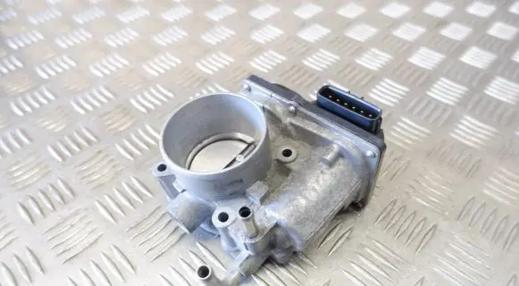 Toyota RAV 4 (XA40) Throttle valve 220300V030
