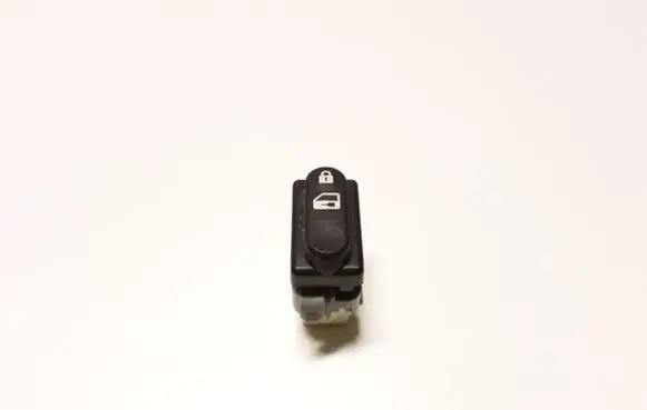Nissan Qashqai Central locking switch button 2808202 21000A 7136
