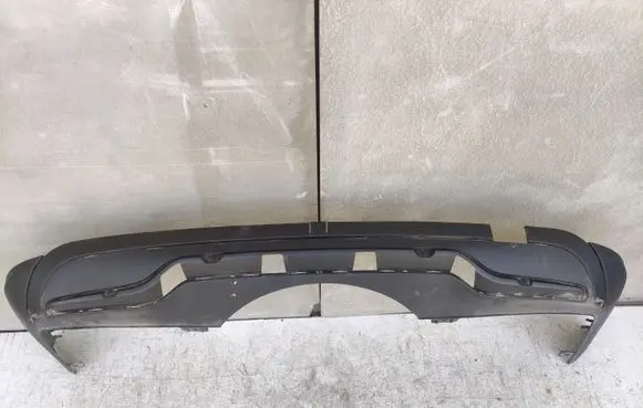 Front bumper lip