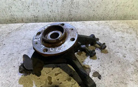Peugeot 208 Front wheel hub