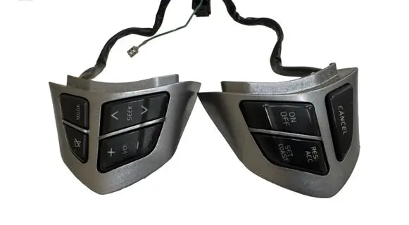 Suzuki Grand Vitara II Steering wheel buttons/switches 