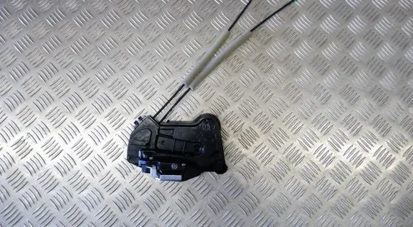 Toyota Highlander XU70 Front door lock 690400E060