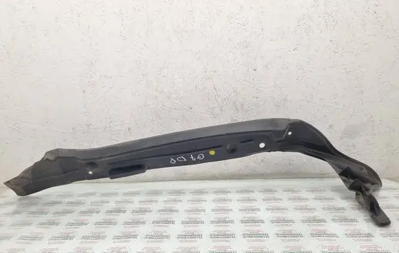 Audi Q7 4L Fender end trim 4L0821112
