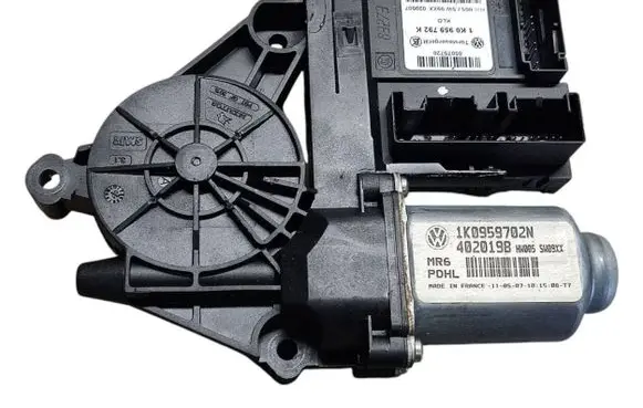 Volkswagen Golf V Front door window regulator motor 1K0959702N 402019B 1K0959792K