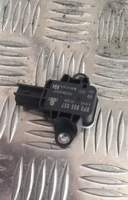 Audi A3 S3 8P Airbag deployment crash/impact sensor 8p0955557
