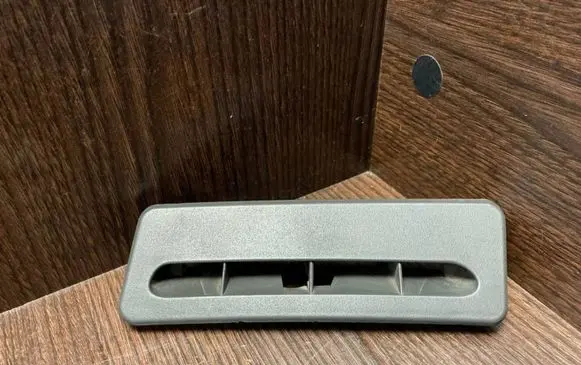 Iveco Daily 3rd gen Dash center air vent grill 500310342