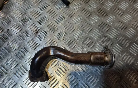 Volkswagen Touareg II EGR valve line/pipe/hose 179125171