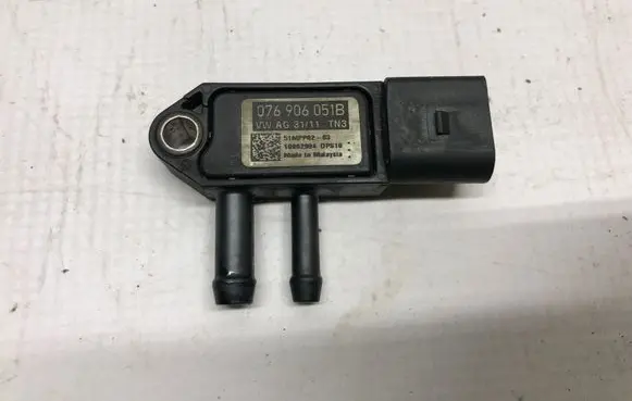 Volkswagen Golf VI Exhaust gas pressure sensor 076906051B 10902984