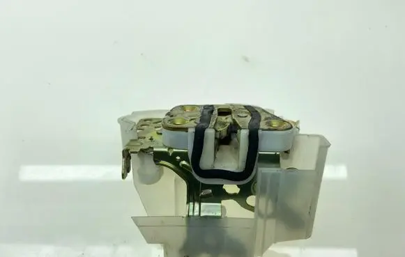 Subaru Outback Front door lock 61031AG031 61034AG 61039AG
