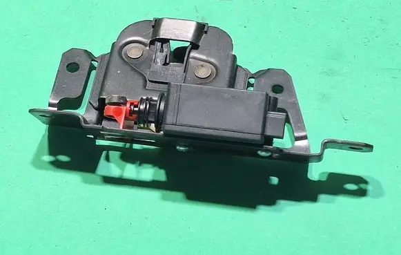 BMW X3 E83 Loading door lock 51247357364