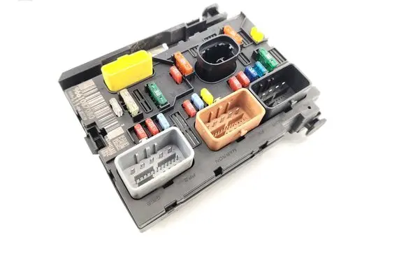 Citroen C4 I Fuse module 9661087080