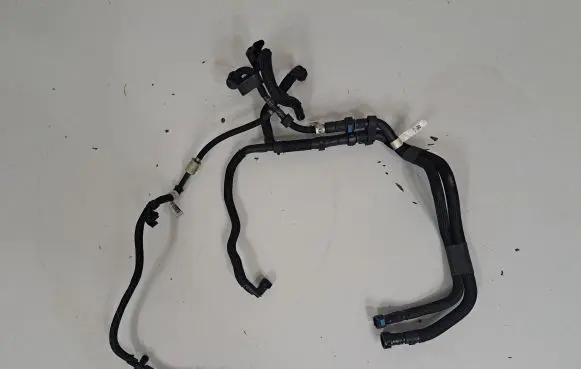 BMW 7 G11 G12 Fuel injector supply line/pipe 8598175 8587536