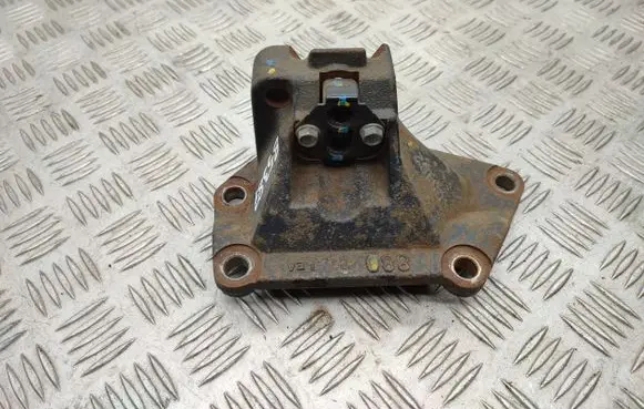 Hyundai i40 Engine mounting bracket