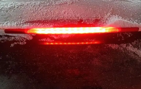 Volvo V60 Third/center stoplight 09116