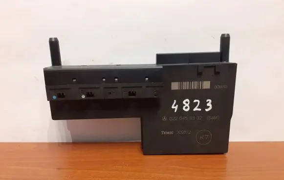 Mercedes-Benz E W210 Fuse module 0225455332 4823