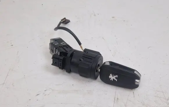 Peugeot 308 Ignition lock 9663123380
