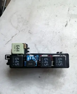 Volkswagen Golf VI Fuse module 1K2937503B