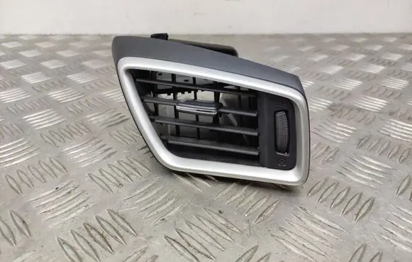 Nissan X-Trail T32 Dashboard side air vent grill/cover trim