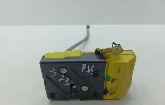 Volvo XC90 Front door lock 30663041