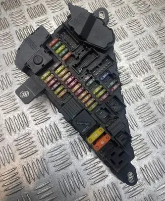 BMW 5 E39 Fuse module 6906603 690659905
