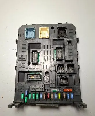 Peugeot Partner Fuse module 966405878002 281201906C 281208364