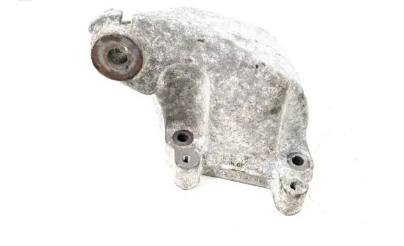 Engine mounting bracket