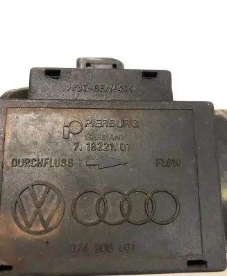 Audi A4 S4 B5 8D Mass air flow meter 71822101 074906461 28085842