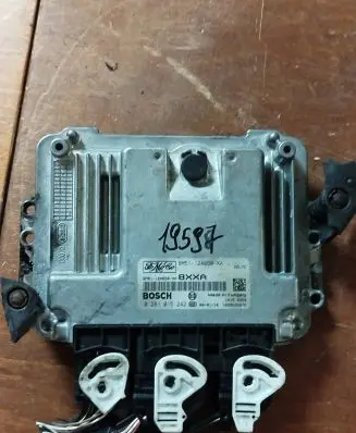 Ford Focus Engine control unit/module 8m5112a650xa 0281015242