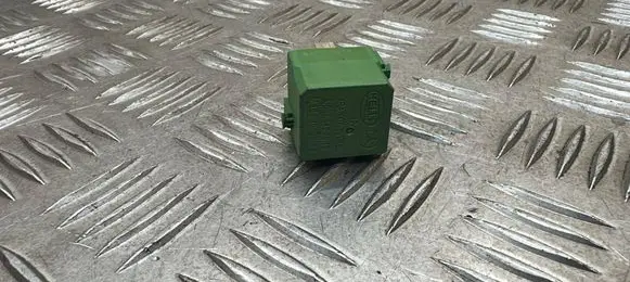 Mercedes-Benz E C207 W207 Other relay A0025427619