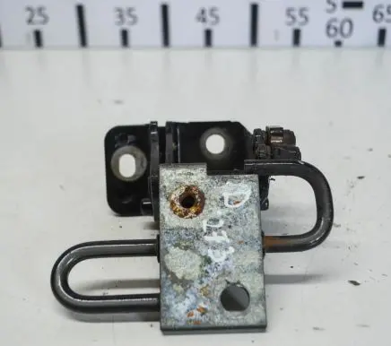 Audi A3 S3 8P Rear door upper hinge 8E0833412A